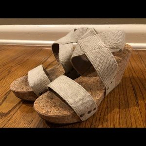 Adorable irk and linen look wedge
